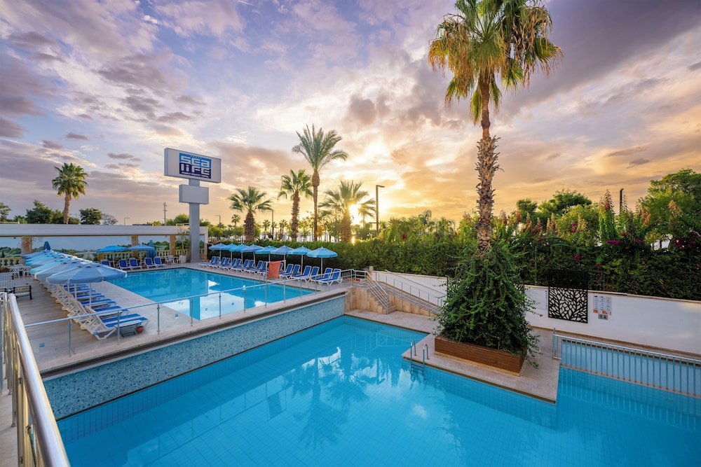 Sealife Family Resort Hotel 69/72