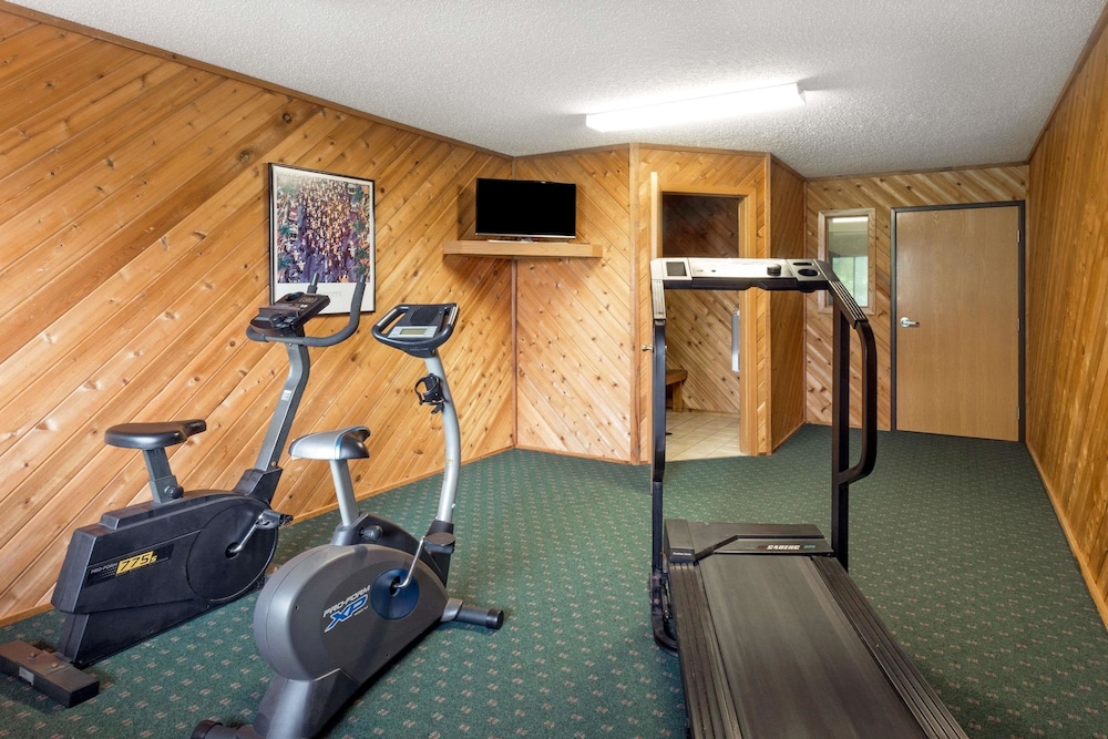 Budget Inn and Suites 13/16