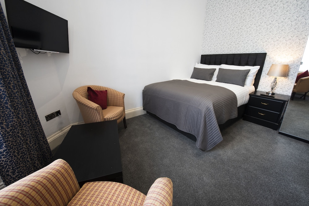Grosvenor Suites 12/46