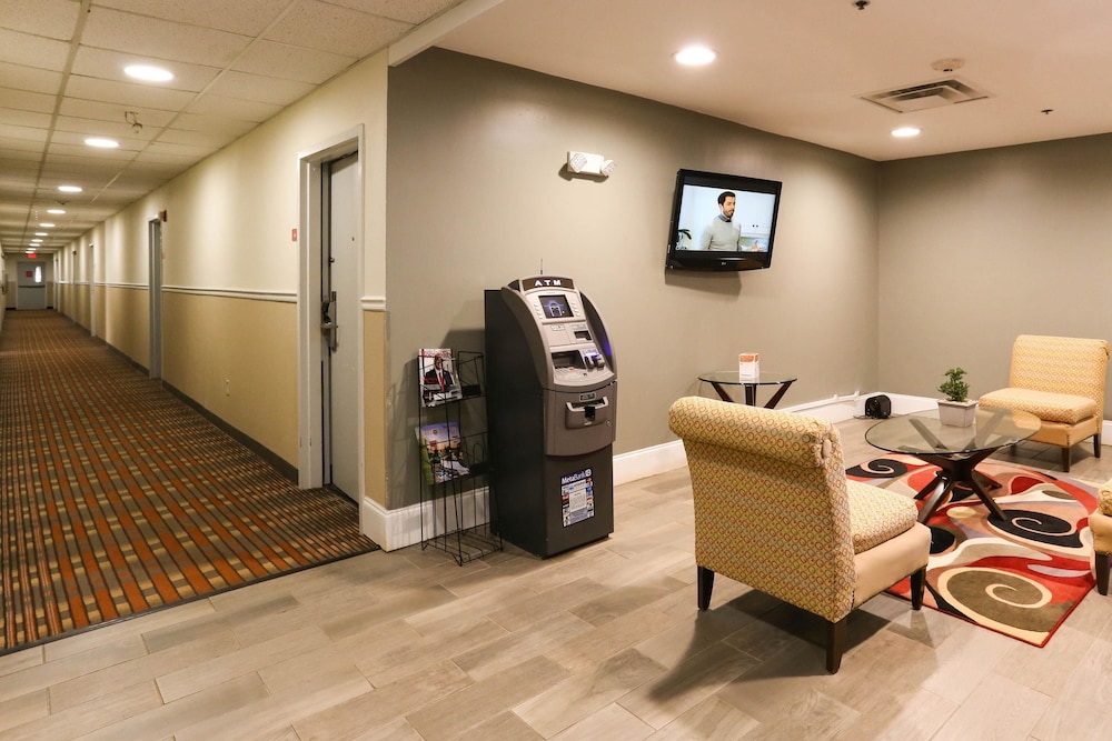 Econo Lodge Inn Suites Greenville 51/69