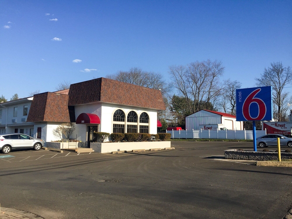 Motel6 Warminster, PA 40/48
