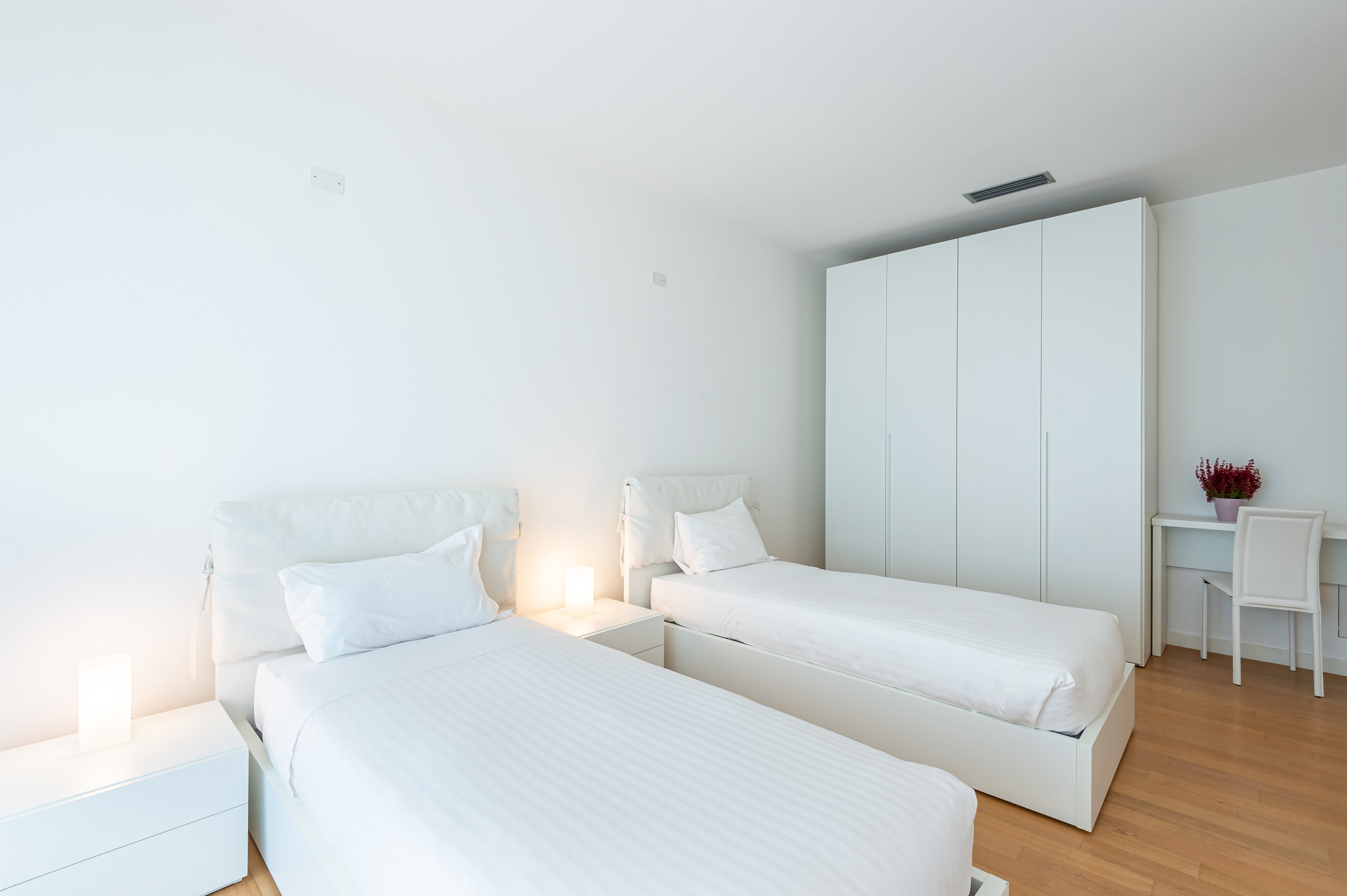 Relax, Twin Beds