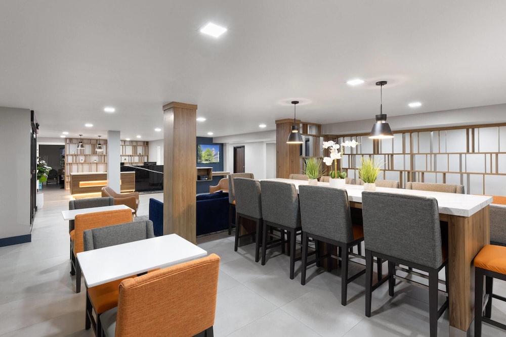 Hawthorn Extended Stay by Wyndham Springdale 30/34
