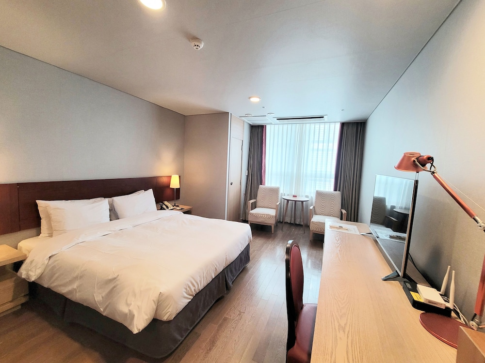 Ramada Hotel & Suites by Wyndham Seoul Namdaemun 30/61