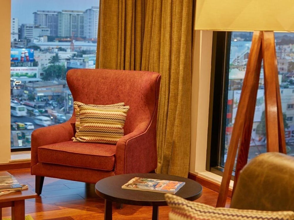 THE WAVERLY HOTEL & RESIDENCES 37/57
