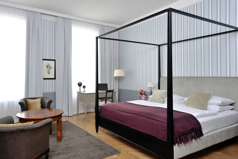 CHRISTIANE HÖRBIGER, 2 BEDROOMS, SUITE