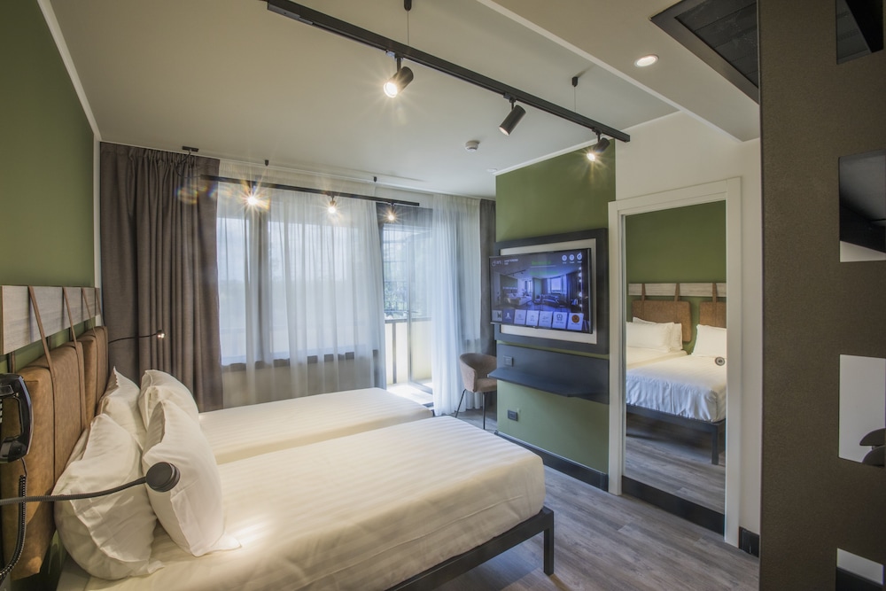 Mercure Roma Cinecitta 14/66