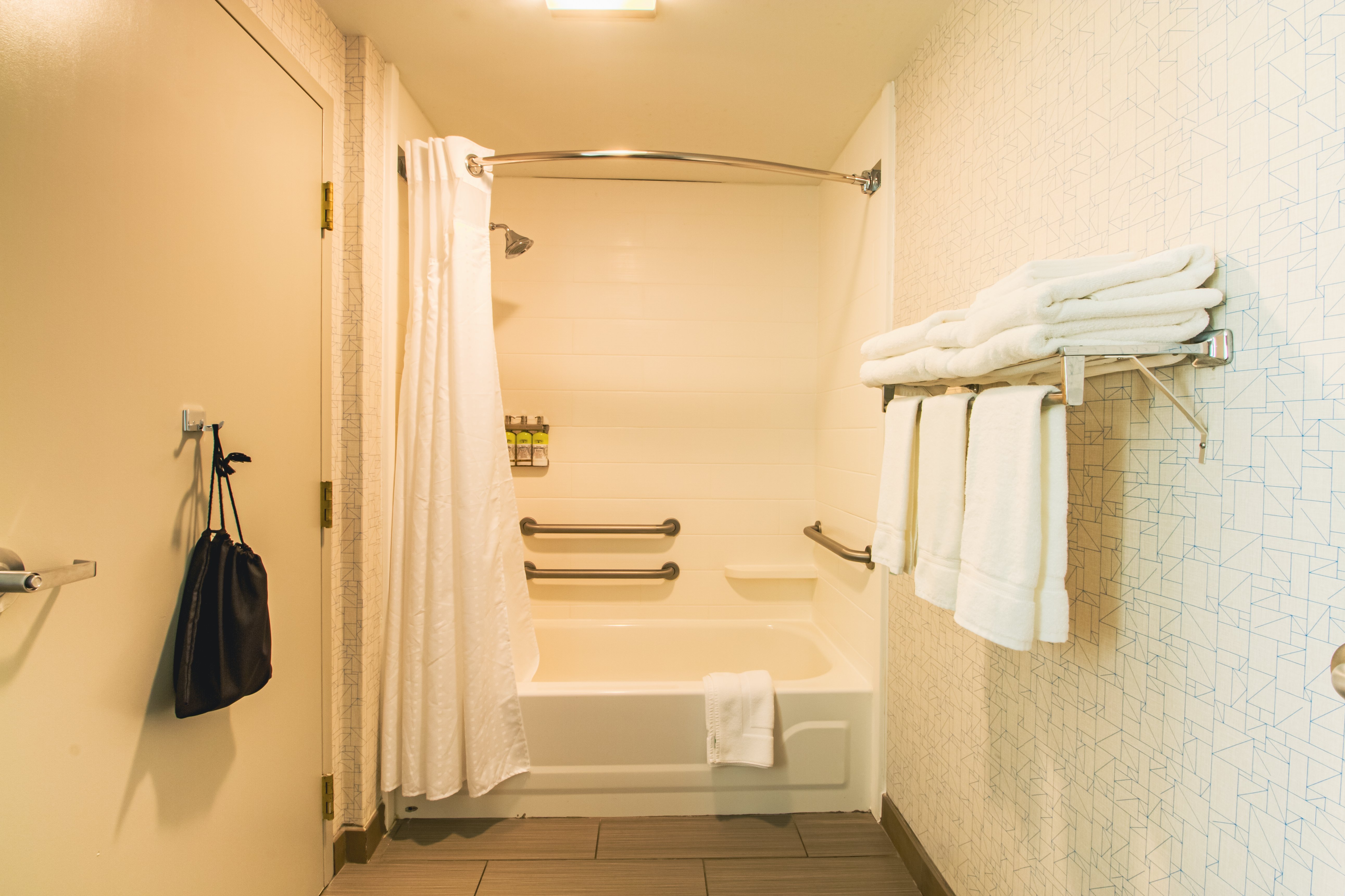Holiday Inn Express & Suites Lincoln East - White Mountains 47/47