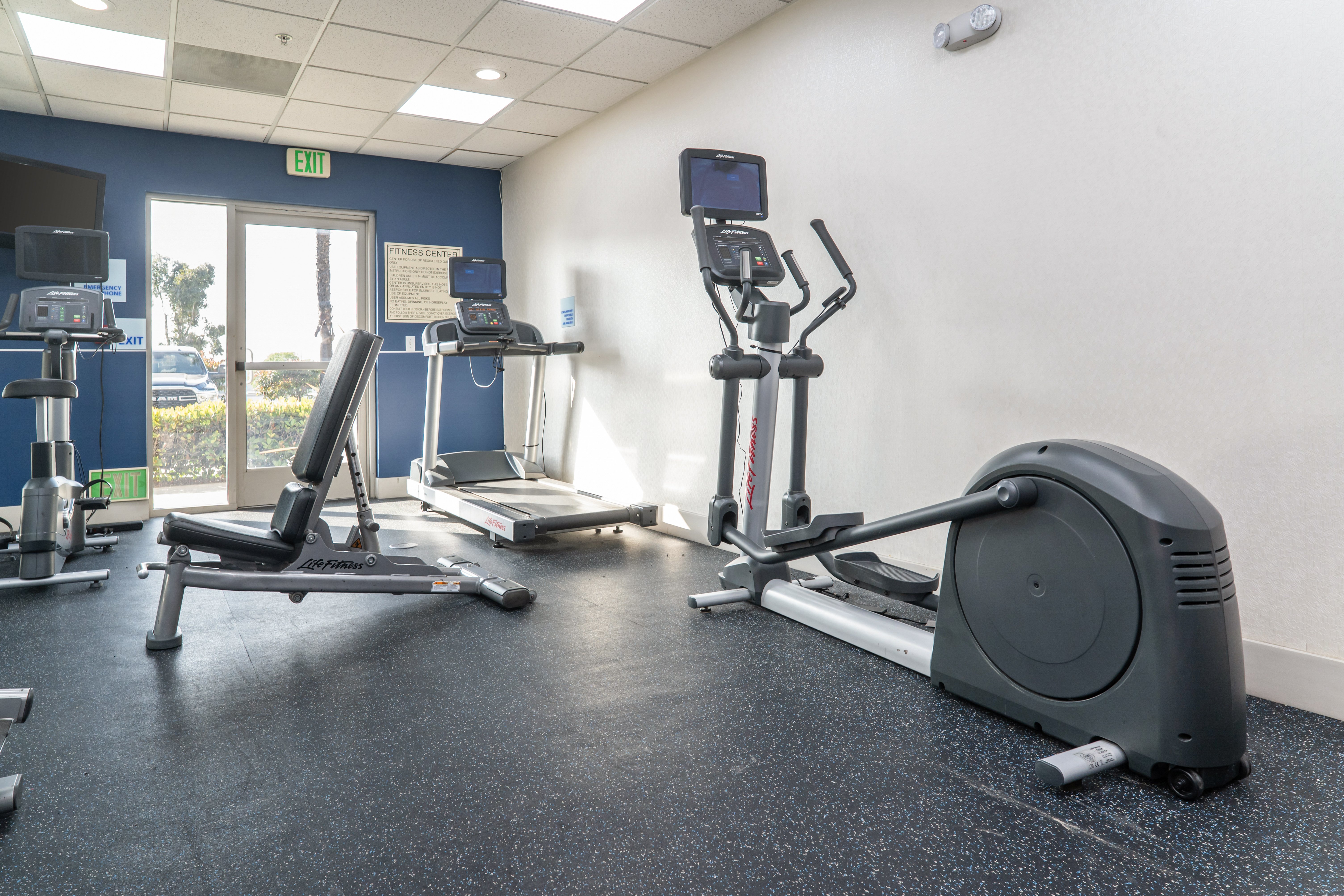 Holiday Inn Express Hotel Suites San Diego Otay 40/77