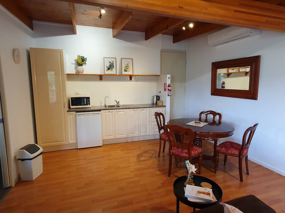 CLANDULLA COTTAGES 31/50