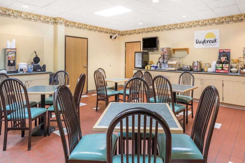 Days Inn & Suites By Wyndham Bridgeport - Clarksburg 31/42