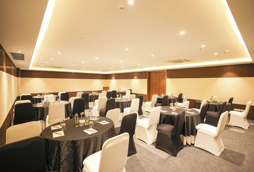Rhythm Gurugram - Hotel & Suites 41/50
