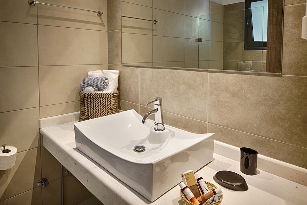Oniropetra Boutique Hotel 74/75
