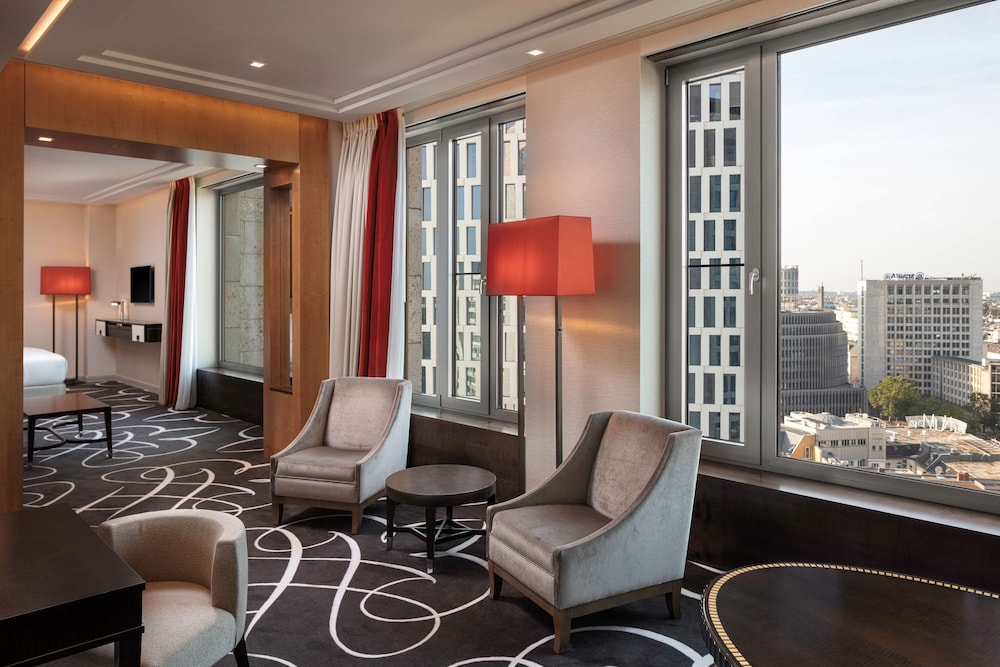 Waldorf Astoria Hotel 34/68