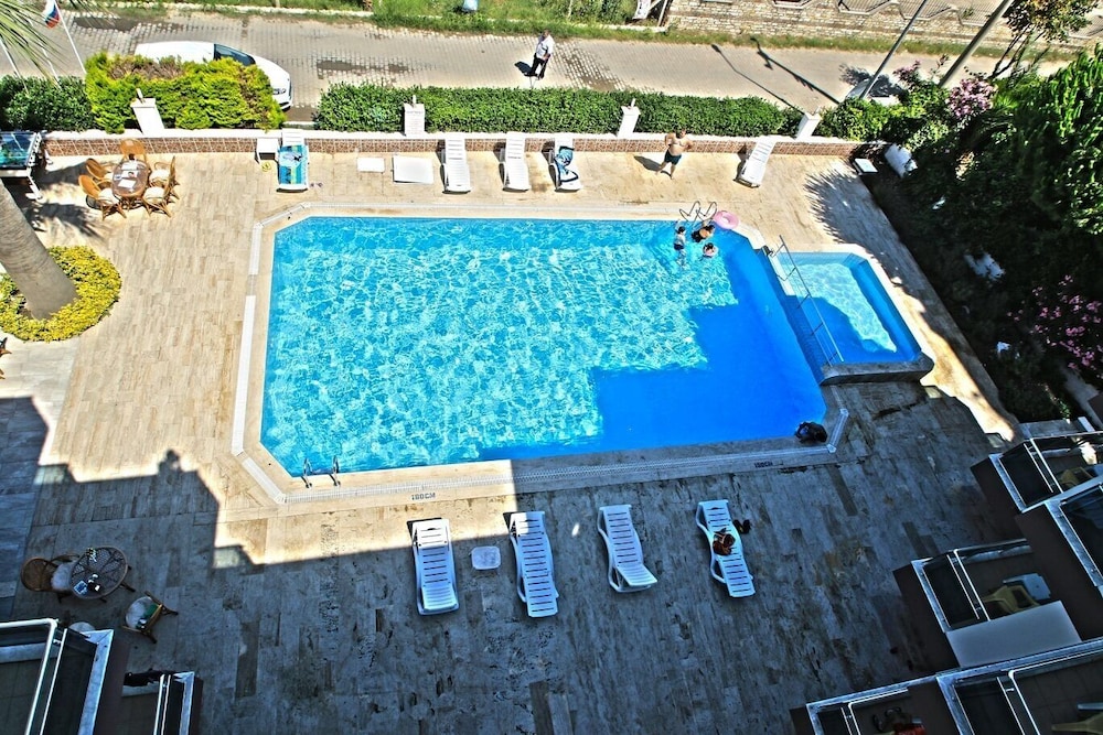 Oz Guzelcamli Otel 8/15
