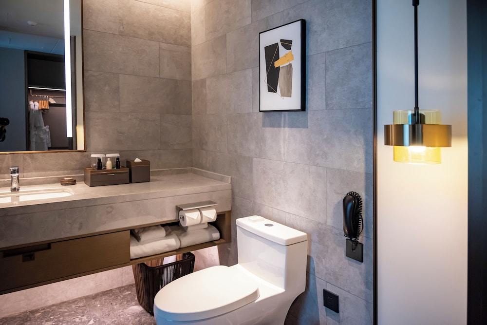 LN Dongfang Hotel Pazhou 57/60