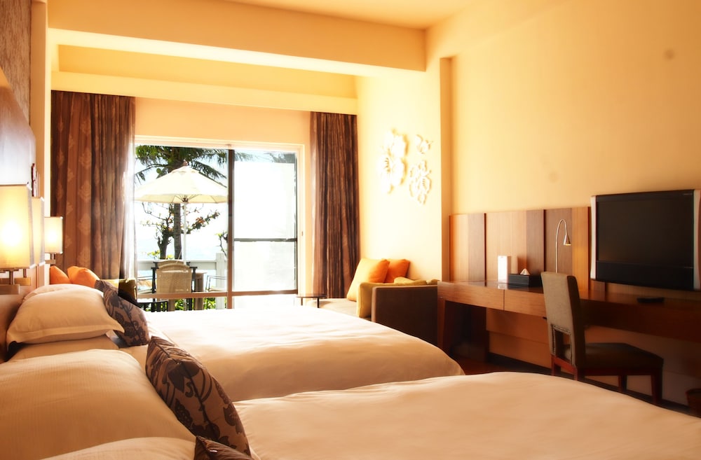 Chateau Beach Resort 25/78
