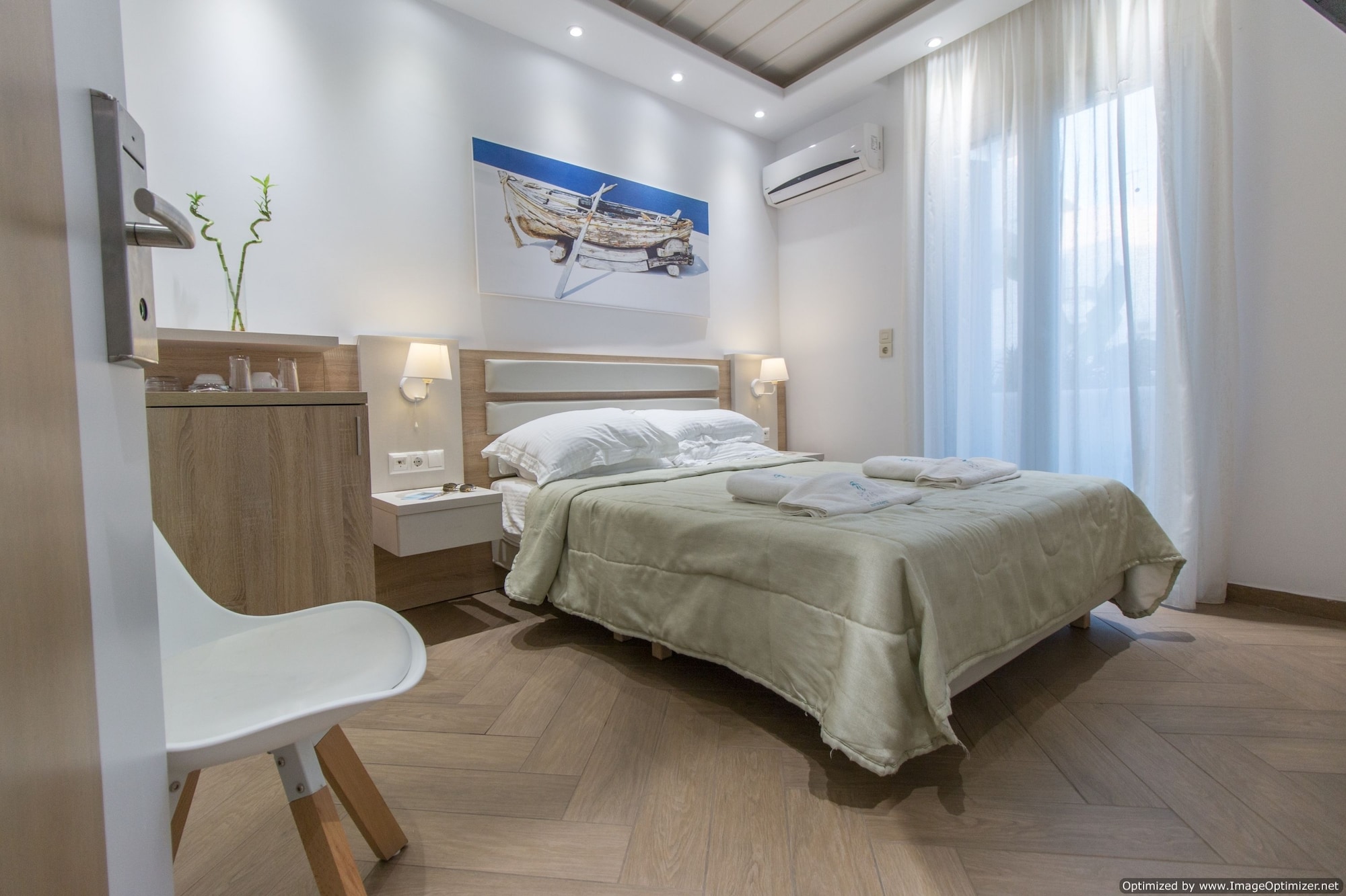 غرفة كلاسيكية بسرير كوين وسرير فردي، Polis of Naxos 9/10