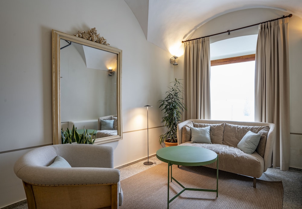 Hospes Palacio de Arenales Spa 50/68