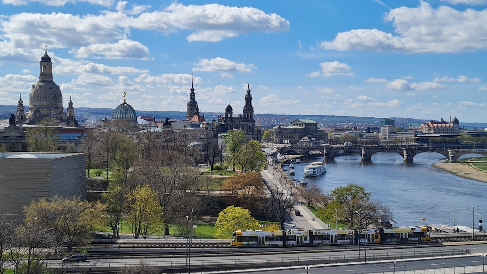 Hotel Am Terrassenufer 58/60