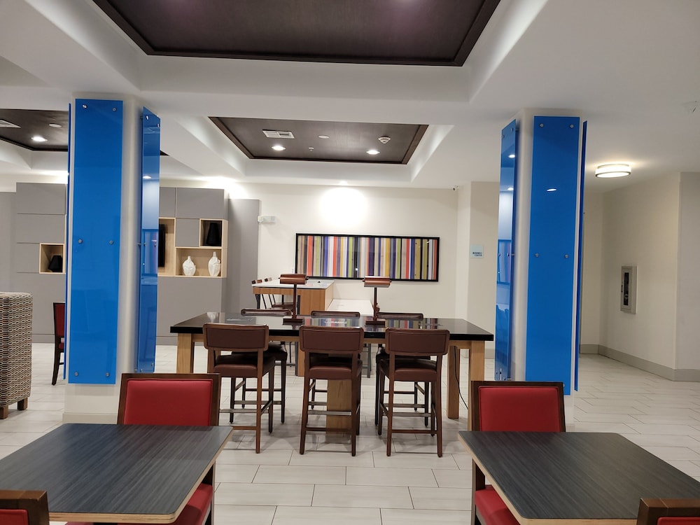 Holiday Inn Express Hotel Suites Vidor South 53/71