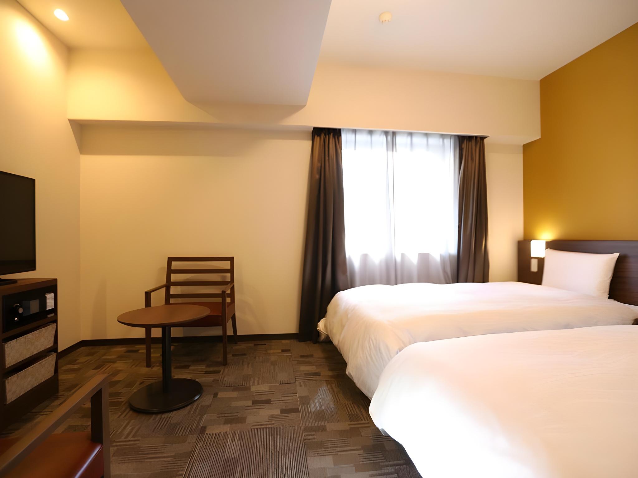 ROOM, TWIN BEDS