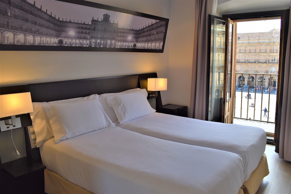 CLASSIC, TWIN BEDS, EXTERIOR VIEW