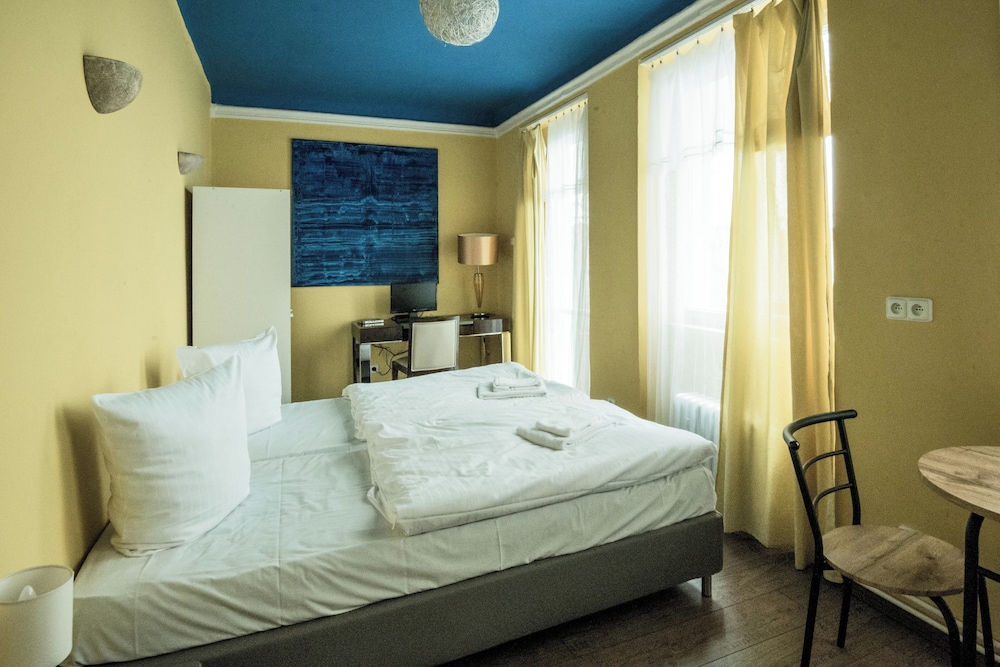 Charles Bridge Hostel & Apartments 57/98