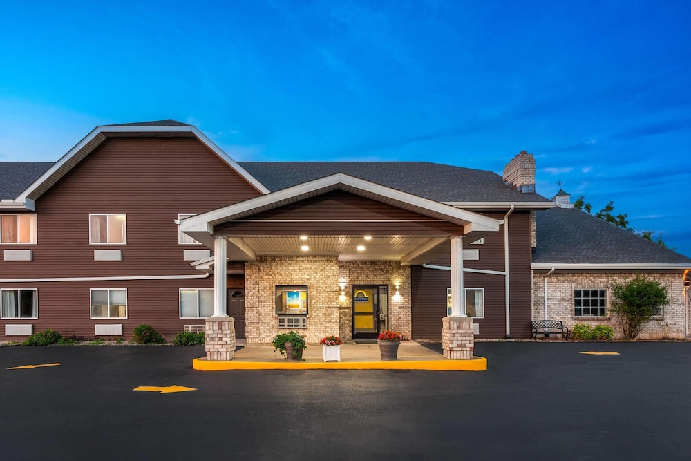 Days Inn & Suites by Wyndham Kaukauna WI 4/58