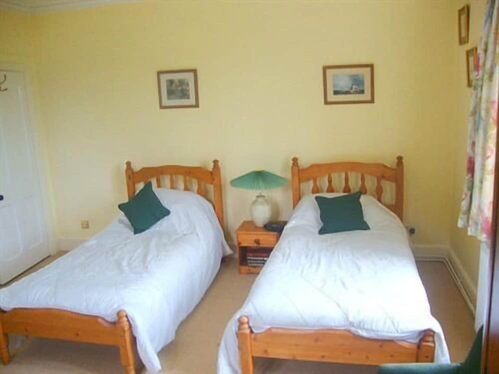Yellow, Twin Beds