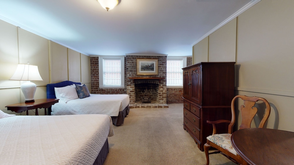 The Presidents Quarters Inn 14/76