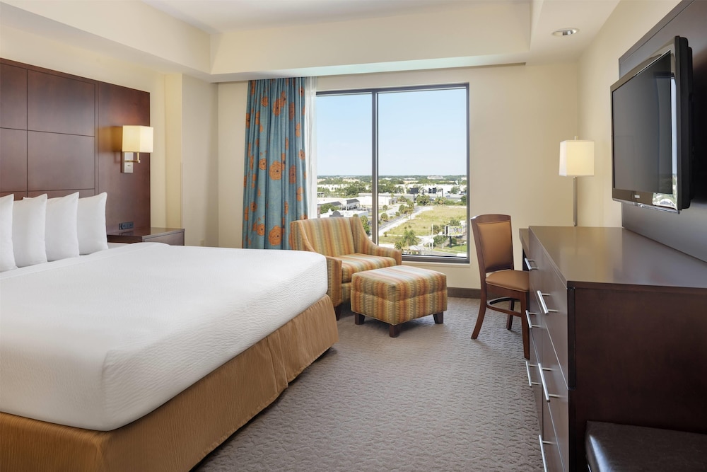 LUXURY, SUITE, KING BED, LAKE VIEW, SOFA