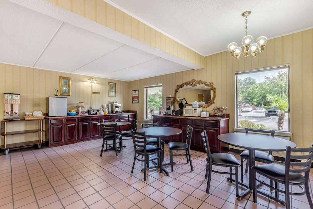 restaurant-cafeteria