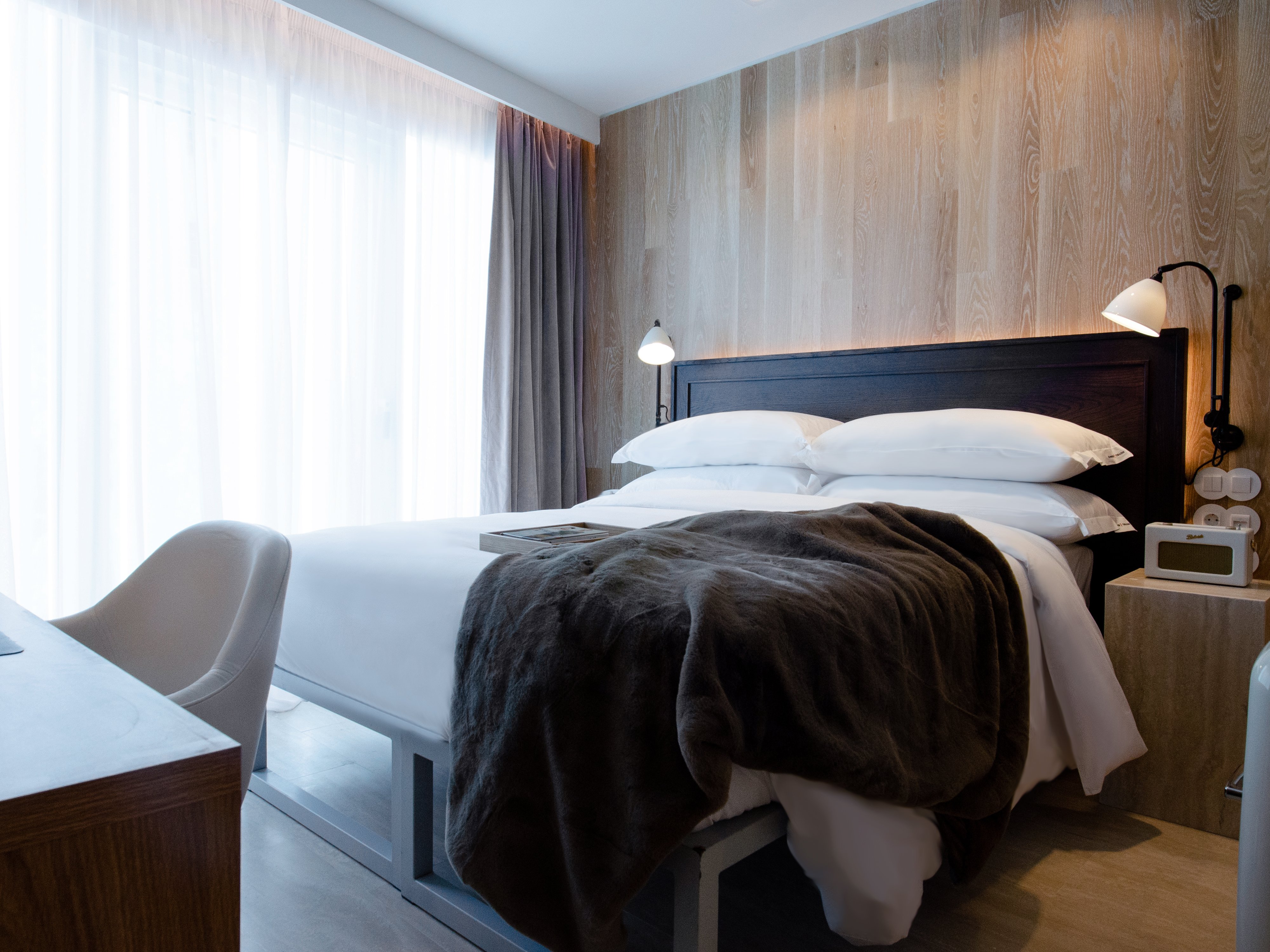 CONTEMPORARY, STANDARD, QUEEN BED, SMALL