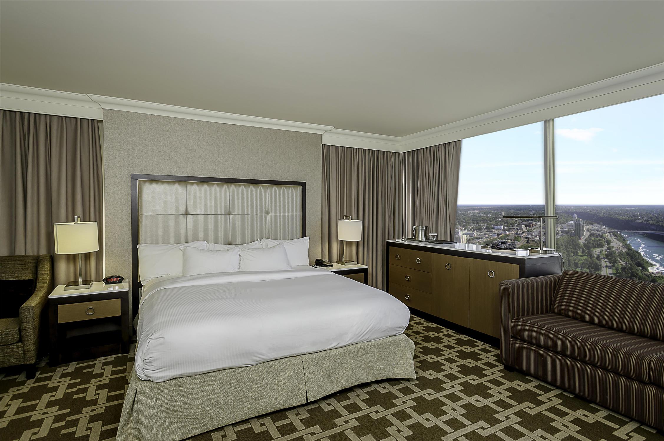 Studio, Suite, King Bed, Canadian Us Falls View, Hot Tub
