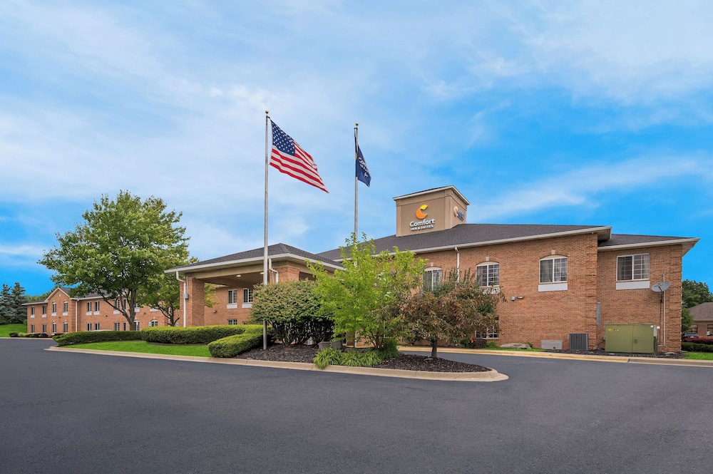 Comfort Inn and Suites Fenton MI 45/50