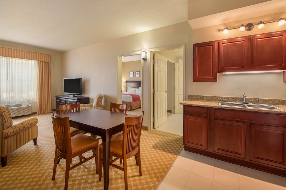 Country Inn & Suites by Radisson, Port Orange-Daytona, FL 28/40