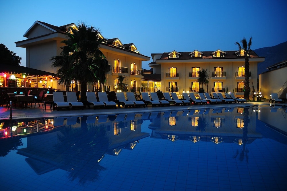 Han Deluxe Hotel 40/45