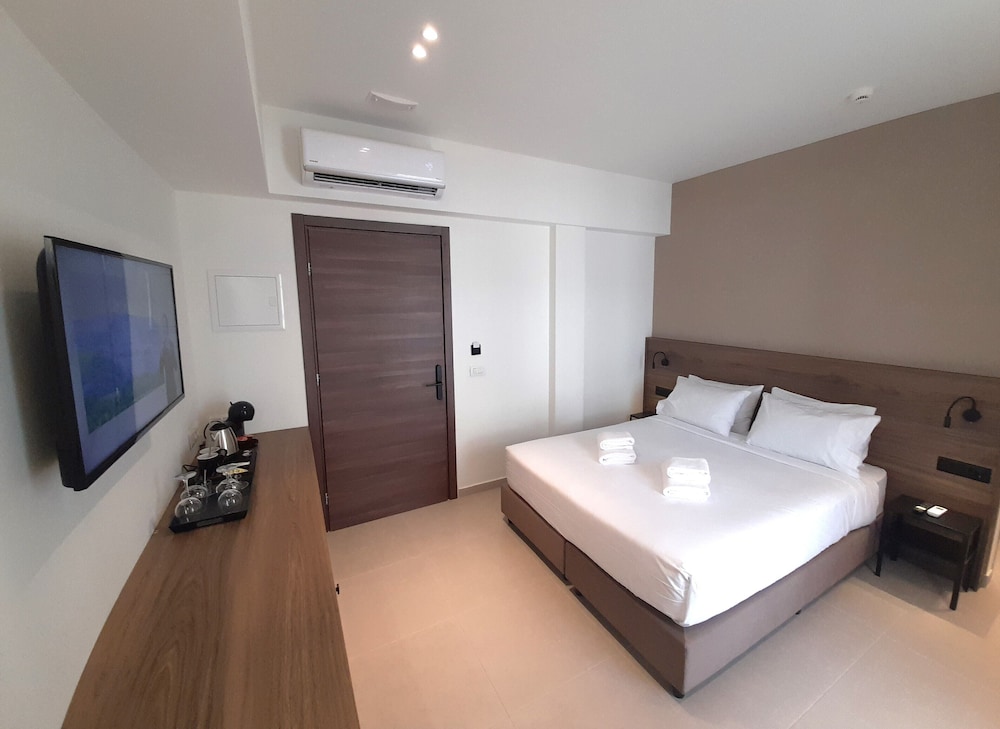 DOUBLE ROOM DELUXE CITY VIEW