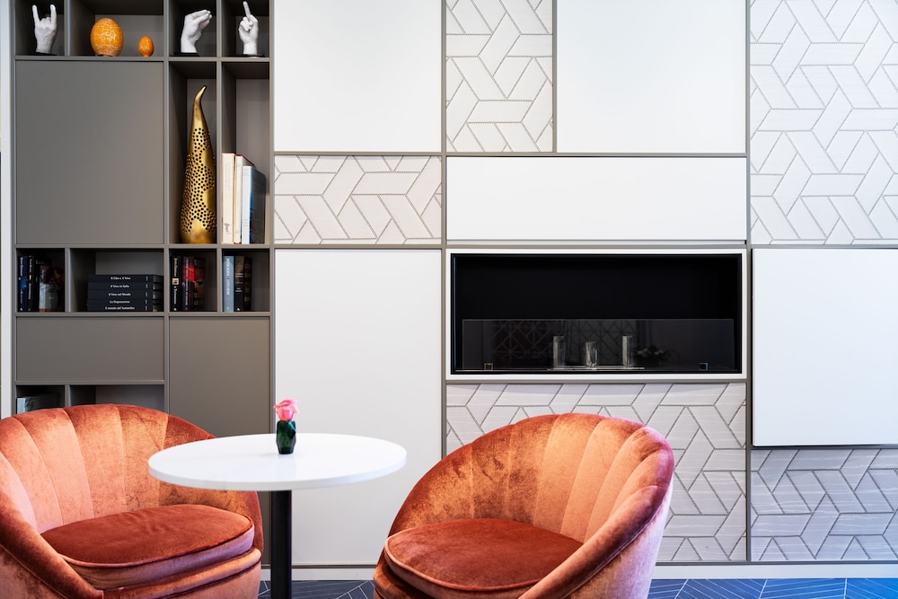 Amadomus Luxury Suites 2/46