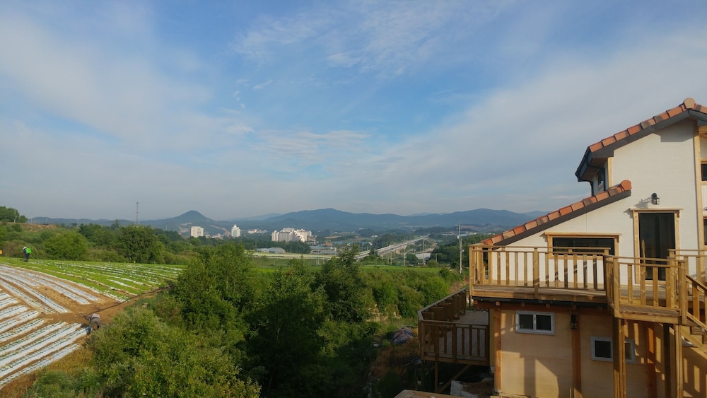 Daegwallyeong Solbawee Log-Housing Pension 15/22