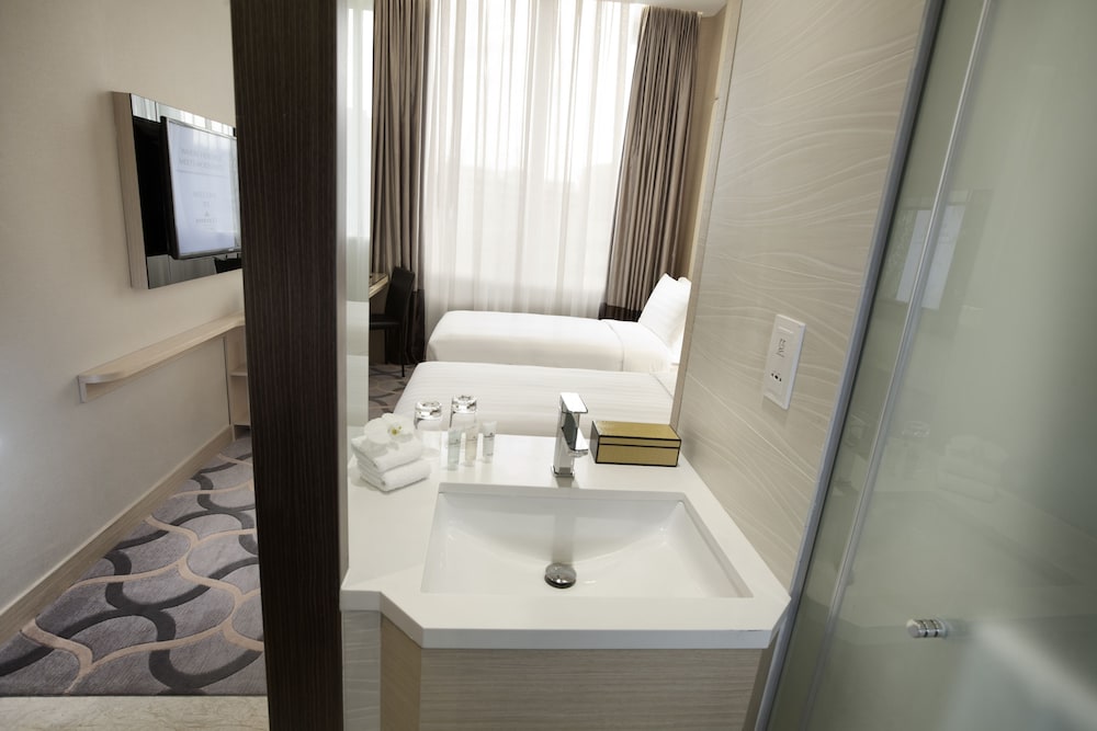 Dorsett Singapore 19/70