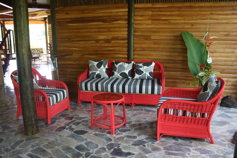 Macaw Lodge 37/64
