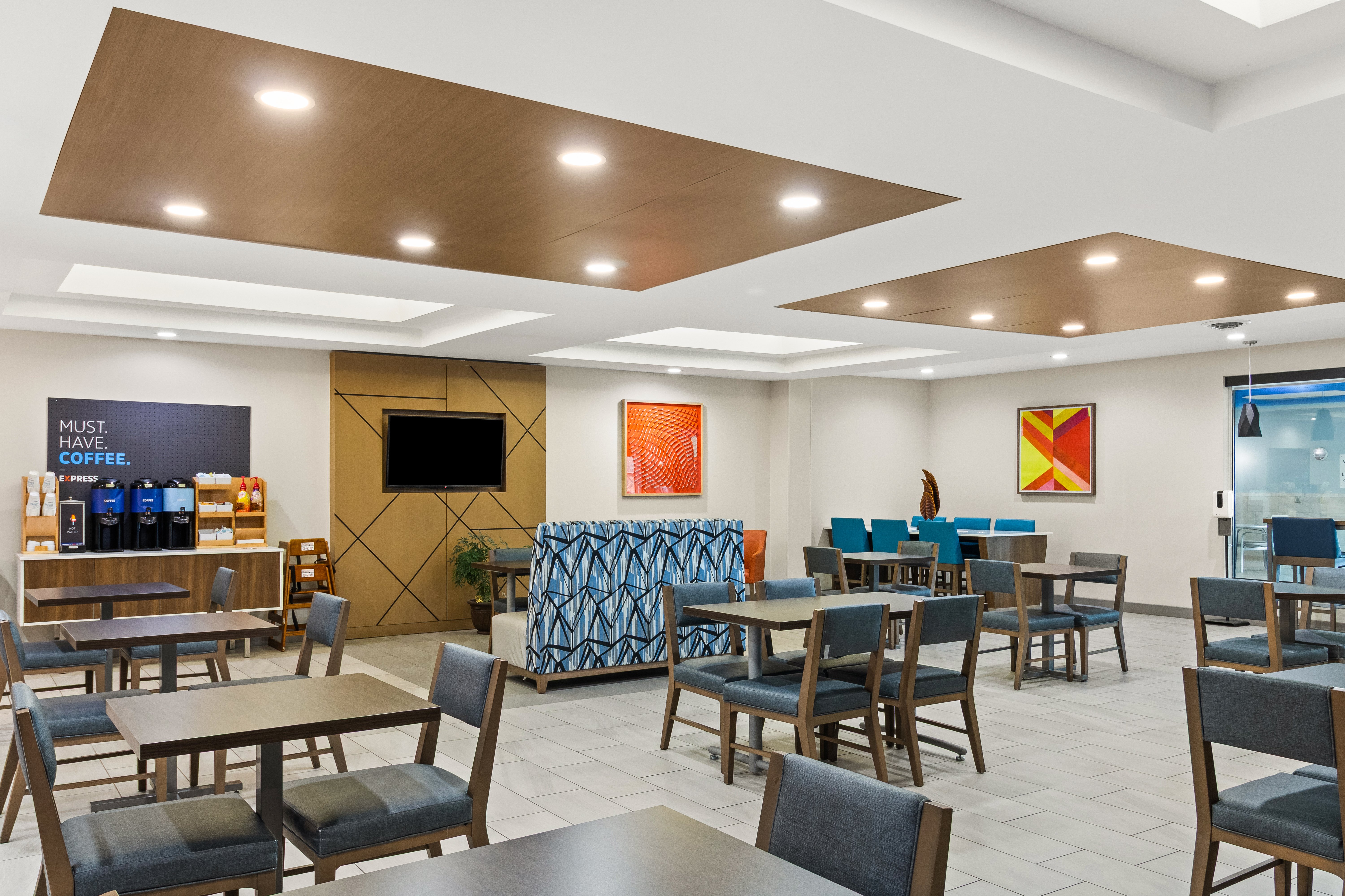 Holiday Inn Express Hotel And Suites Fairmont 52/64