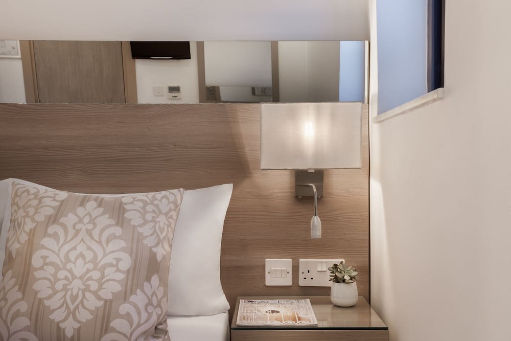 Plaza Regency Hotels 7/50