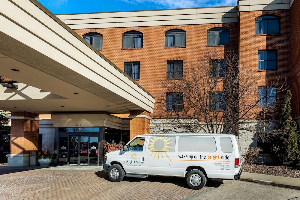 La Quinta Inn Suites Madison American Center 3/38