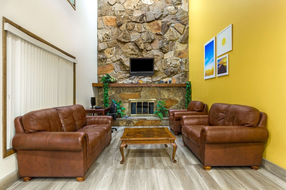 Days Inn by Wyndham Delta 12/18