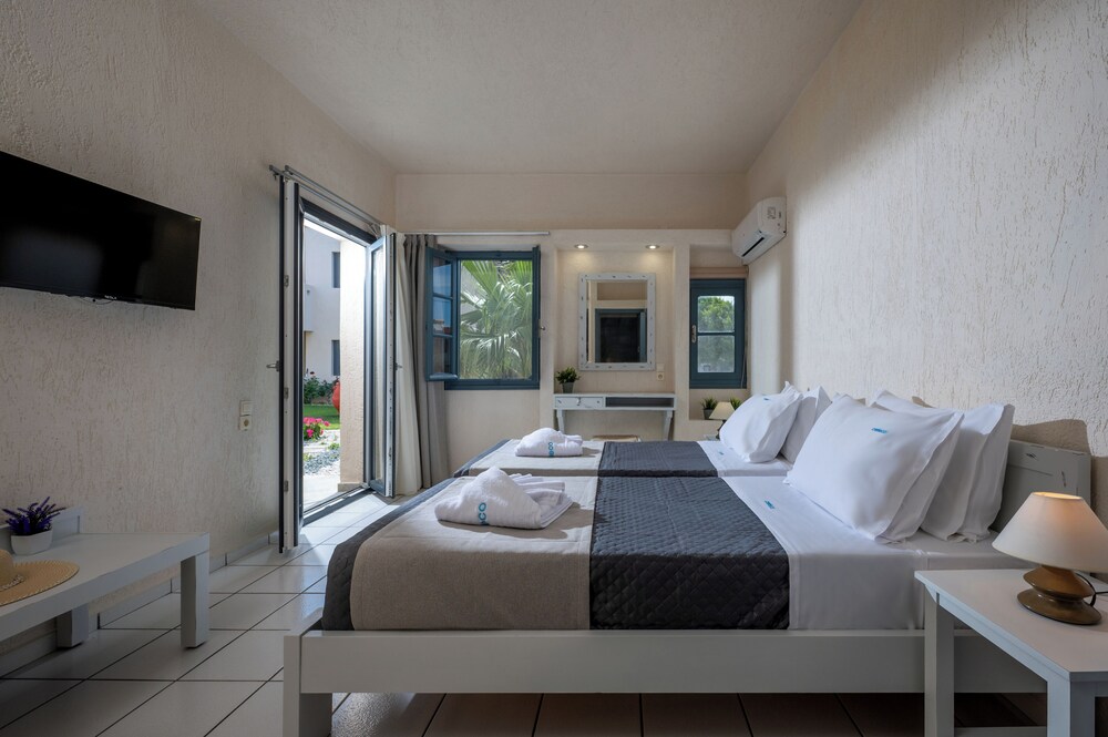 Creteco Hotel & Suites 38/72