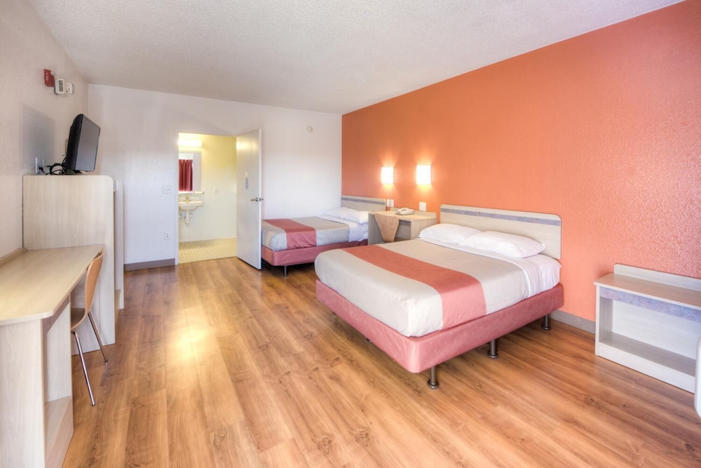 Motel6 Niantic, CT - New London 14/46