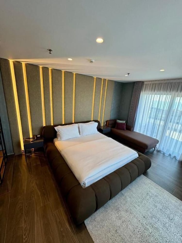 HENRY RESORT & SPA 20/62